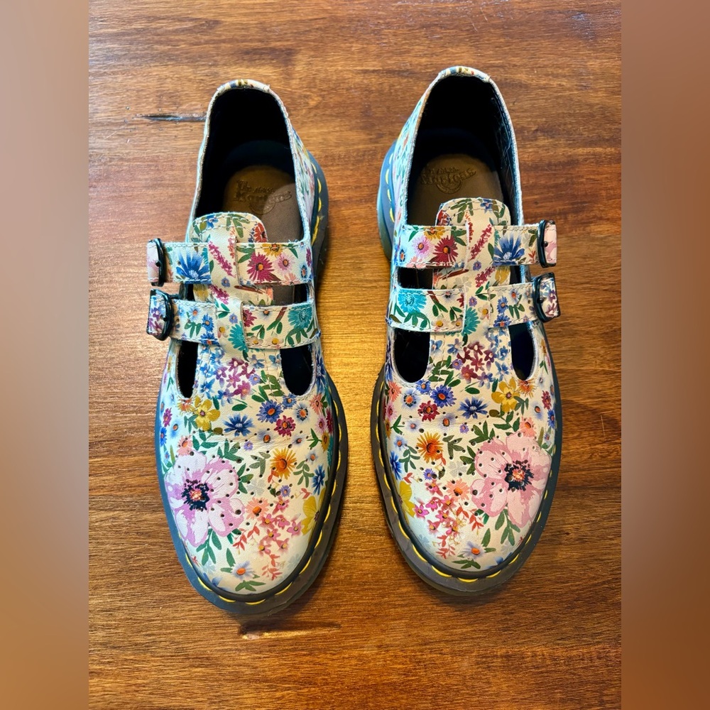 Dr. Martens 8065 Wanderlust Double strap Floral Mary Janes